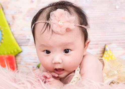 2023女?huà)雰荷桨俗执蠹拿? /></a>2023年就要到來(lái)了。這一年出生的女?huà)雰?,起一個(gè)好名字,十分重要,因而受到家長(zhǎng)朋友的普遍重視。如何給女?huà)雰浩鹨粋€(gè)好名字,可以有幾種方法,其中引用生辰八字吉祥知識(shí),就是一個(gè)好辦法。每一個(gè)人的生辰八字都不...</div>
<span id="ctl00_ContentPlaceHolder1_subjectList_dgNews_ctl08_Label1" style="color:Green;font-size:10pt;">2022/8/19 15:33:49</span>
<div style="height:5px; font-size:5px"> </div>
<hr width="99%" style="text-align:center; border-style:dotted; border-width:0px; height:1px;" />
<div style="height:5px; font-size:5px"> </div>
</div>
</td>
</tr><tr style="border-width:0px;">
<td valign="top">
<div style="padding-left:3px; padding-right:3px;line-height:180%">
<h3 style="padding:0px;margin:0px;display:inline;"><a id="ctl00_ContentPlaceHolder1_subjectList_dgNews_ctl09_HyperLink1" class="headline" href="/subject/tu/s.aspx?newsid=15121" target="_blank">男嬰兒寶寶兔年起名禁忌</a></h3>
<span style="color:Red;font-size:8pt;"></span>
<br />
<div style="padding-top:1px; width:95%; padding-left:8px; line-height:180%;color:#2f2f2f;font-size:14px;" ><a href=