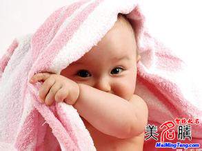 怎么給羊?qū)殞毴⌒∶? /></a> 小名,又稱“乳名”,一般是指嬰兒初生時長輩所取的非正式的名字,與學(xué)名不同,意思簡單,瑯瑯上口,只要好聽、易記、叫起來順口就行。對家人來說,更愿意用小名來稱呼自己的...</div>
<div style="height:5px; font-size:5px"></div>
<hr width="99%" style="text-align:center; border-style:dotted; border-width:0px; height:1px;" />
<div style="height:5px; font-size:5px"></div>
</div>
</td>
</tr><tr style="border-width:0px;">
<td valign="top">
<div style="padding-left:3px; padding-right:3px;line-height:180%">
<h3 style="padding:0px;margin:0px;display:inline;"><a id="ctl00_ContentPlaceHolder1_ShowMore1_dgNews_ctl07_HyperLink1" class="headline" href="/yang/s.aspx?newsid=3918" target="_blank">2015羊?qū)殞毱鹈?五行為木的起名用字</a></h3>
<span id="ctl00_ContentPlaceHolder1_ShowMore1_dgNews_ctl07_Label1" style="color:Green;font-size:10pt;">2015/4/16 15:59:04</span>
<span style="color:Red;font-size:8pt;"></span>
<br />
<div style="padding-top:1px; width:95%; padding-left:8px; line-height:180%;color:#2f2f2f;font-size:14px;" ><a href=