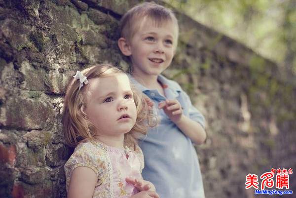 國(guó)家統(tǒng)計(jì)局:2017年出生人口1723萬(wàn)人中 二孩占了50%以上 二孩如何起名好