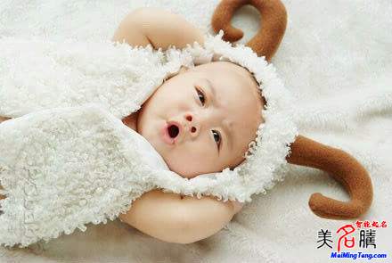 2015最新好聽的羊?qū)殞毭执笕? /></a>&nbsp;&nbsp;  2015年是金羊年，2015最新好聽的羊?qū)殞毭执笕珵槟扑]最新好聽的羊?qū)殞毭?，供您為寶寶起名參考?nbsp; &nbsp; 峻肇&nbsp;&nbsp;&nbsp; ...</div>
							        <div style="height:5px; font-size:5px"></div>
							        <hr width="99%" style="text-align:center; border-style:dotted; border-width:0px; height:1px;" />
							        <div style="height:5px; font-size:5px"></div>
							    </div>
						        </td>
	</tr><tr style="border-width:0px;">
		<td valign="top">
						        <div style="padding-left:3px; padding-right:3px;line-height:180%">
							        &nbsp;<h3 style="padding:0px;margin:0px;display:inline;"><a id="ctl00_ContentPlaceHolder1_ShowMore1_dgNews_ctl04_HyperLink1" class="headline" href="/yang/s.aspx?newsid=4019" target="_blank">2015羊?qū)殞毱鹈?五行為土的起名用字</a></h3>
							        &nbsp;<span id="ctl00_ContentPlaceHolder1_ShowMore1_dgNews_ctl04_Label1" style="color:Green;font-size:10pt;">2015/5/26 13:15:18</span>
							        &nbsp;&nbsp;<span style="color:Red;font-size:8pt;"></span>
							        <br />
							        <div style="padding-top:1px; width:95%; padding-left:8px; line-height:180%;color:#2f2f2f;font-size:14px;" ><a href=